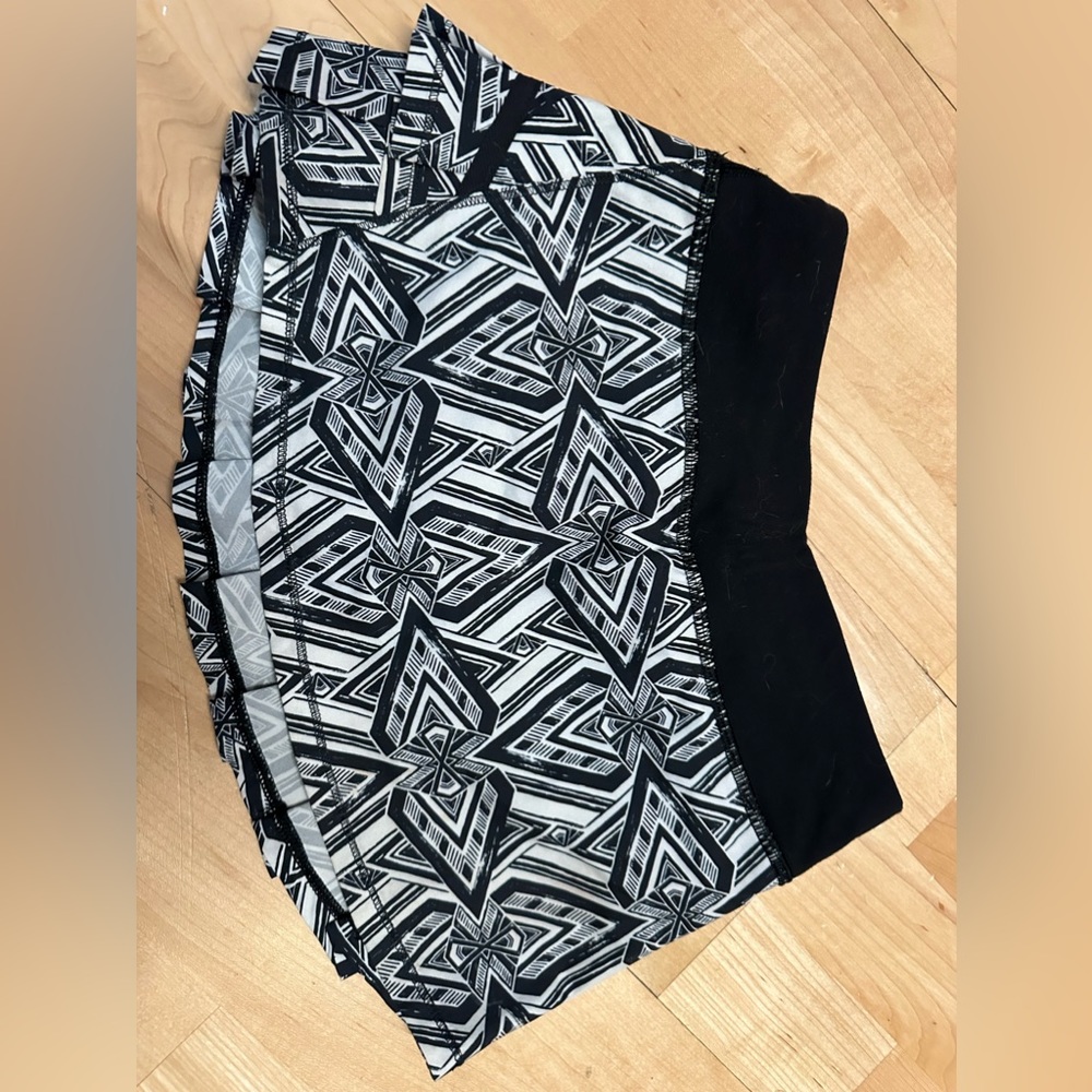 Kids Lululemon/ Ivviva Size 7 Skirt